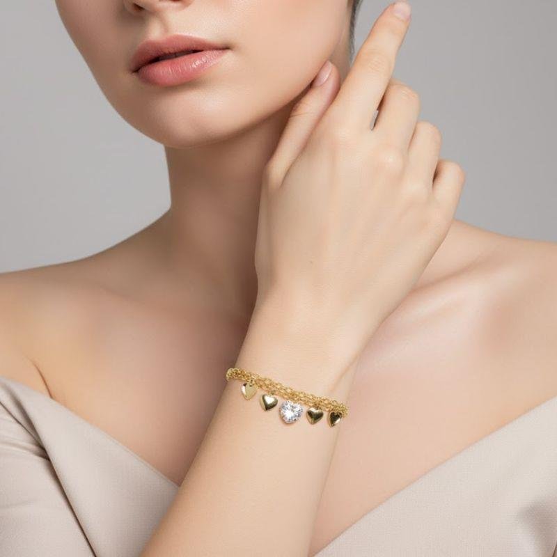 PULSEIRA FEMININA COM PINGENTES DE CORAÇÃO E PEDRA CORAÇÃO