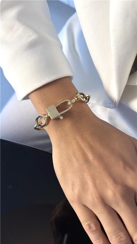 PULSEIRA LISA COM FECHO CRAVEJADO