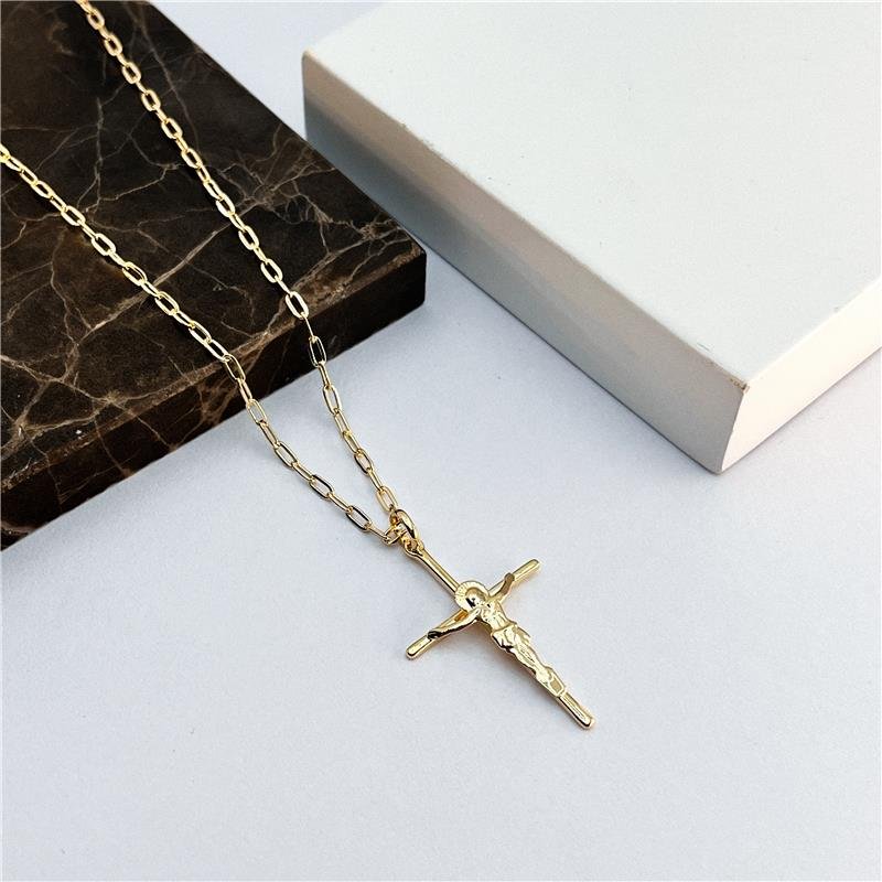 CRUCIFIXO COM DETALHES EM ALTO RELEVO