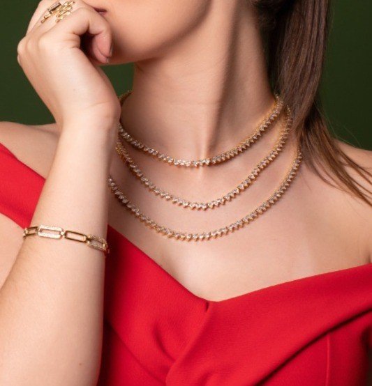 GARGANTILHA RIVIERA COM ZIRCÔNIAS EM FORMATO DE CORAÇÃO