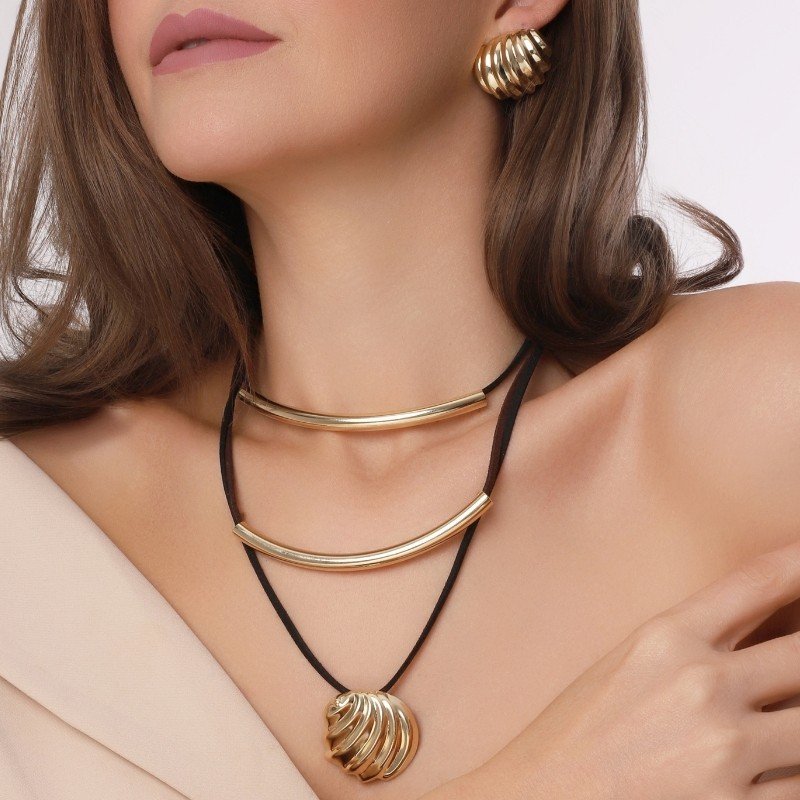 GARGANTILHA COURO COM CHAPA