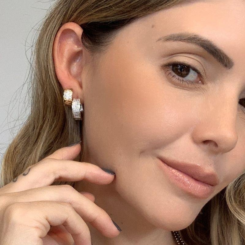 BRINCO CLICK COM ZIRCÔNIAS FOLHEADO A OURO